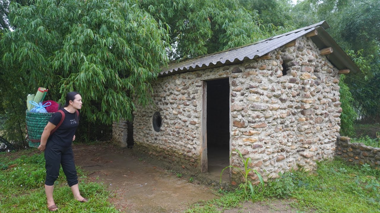 The girl was kicked out of her home and found an abandoned house, where she rebuilt it into a home.
