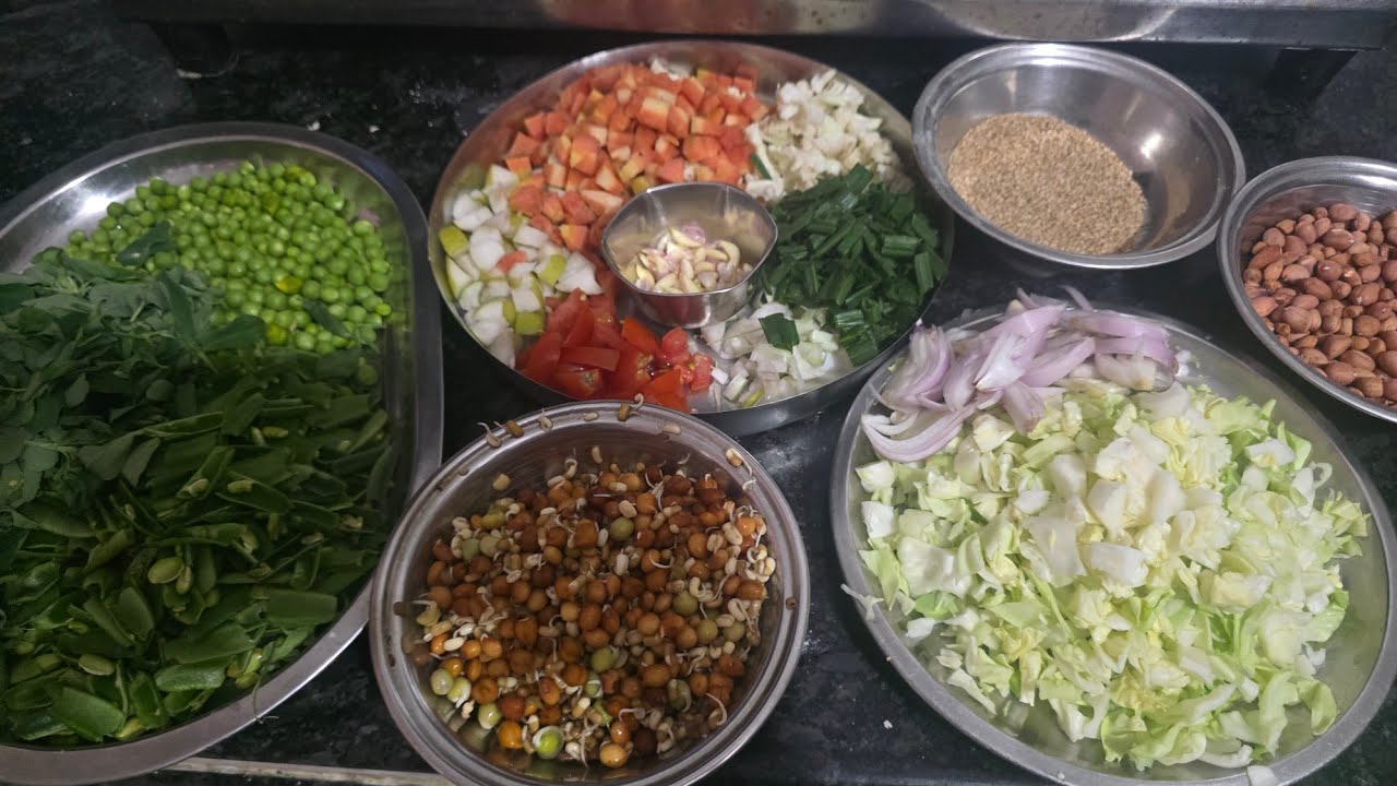 "भोगीची मस्त भाजी आणि देवदर्शनाचा आनंद...आजचा दिवस खासच!"🙏🥰