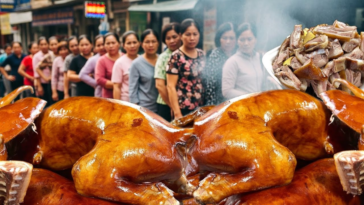 Selling Dog Meat in the Heart of the Old Quarter &ndash; Vietnamese Girl Stuns Foreign Tourists!