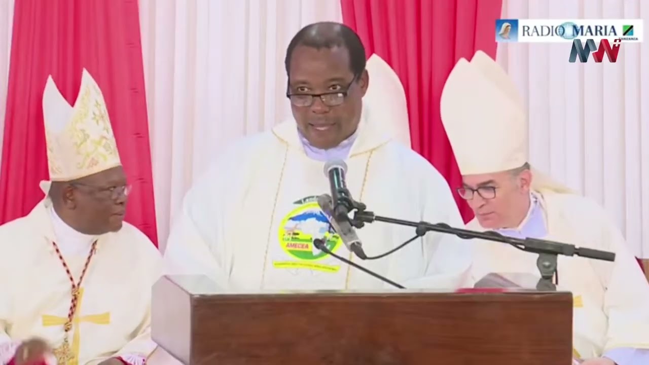 KIMEWAKA! SHANGWE ZITO LAIBUKA WAKITAMBULISHWA MAJALIWA, MPANGO, WARIOBA MSIBANI KWA ASKOFU PENGO