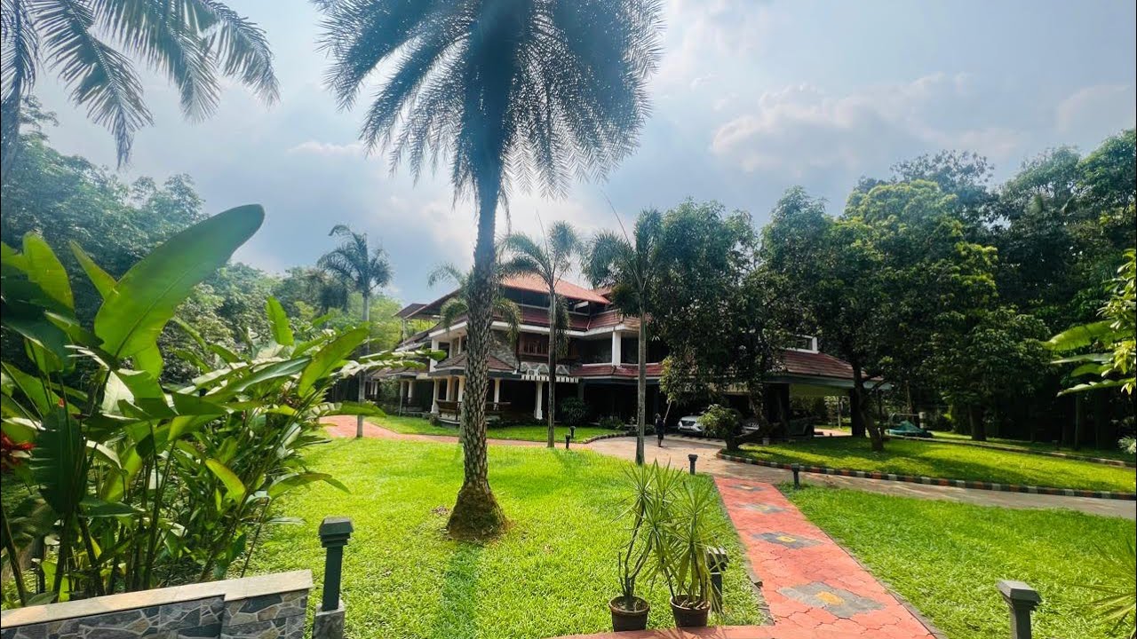 Premium Bungalow for Sale near Kakkanad, Ernakulam | 8 Acre’s, 16,000 Sqft, 6 BHK | Very Urgent Sale