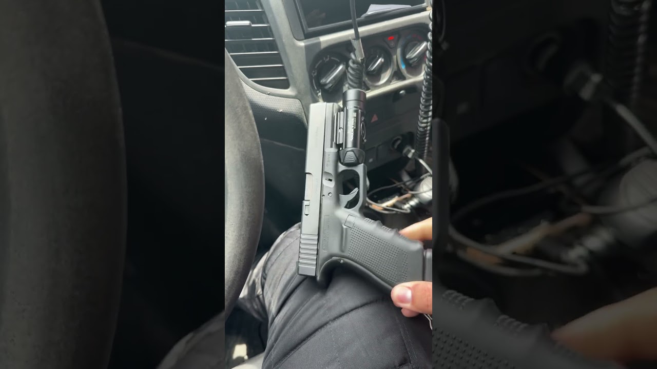 Glock G21 no servi&ccedil;o Policial Militar + OLight PL Pro + Prolongador + Backstrap