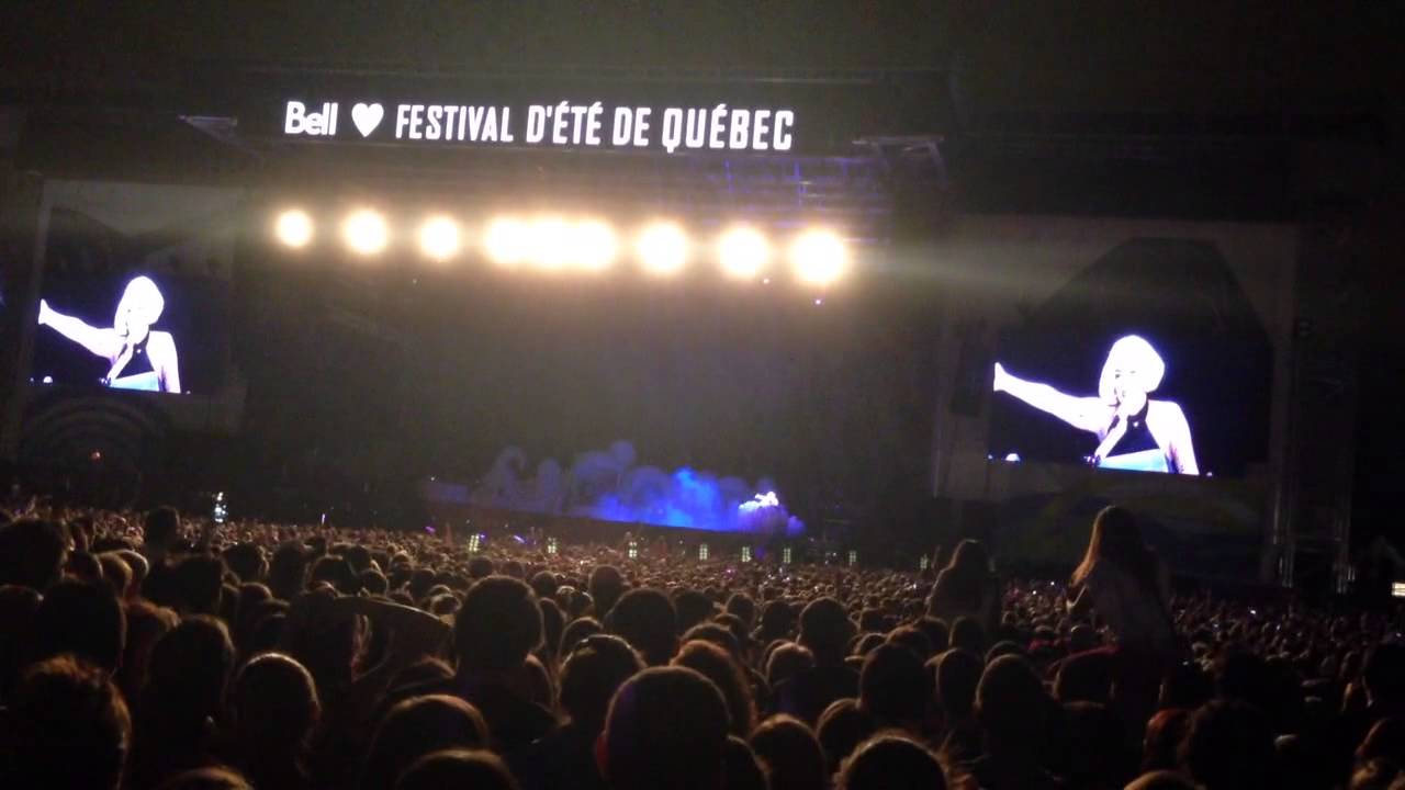 Lady Gaga - Born This Way (live in Quebec)