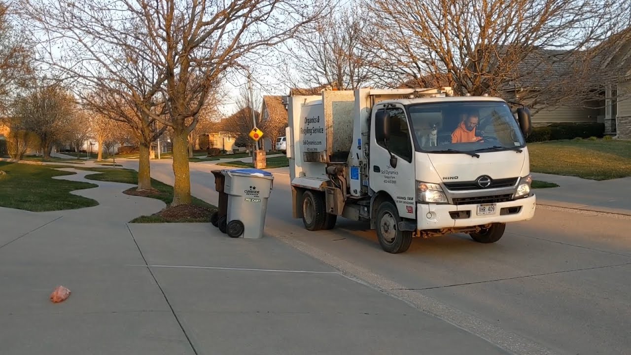 Mini Garbage Truck Hopper View; Wayne TomCat on Hino 155