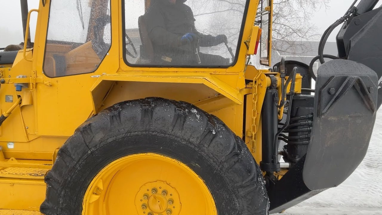 Köp Grävlastare Volvo BM 616B på Klaravik