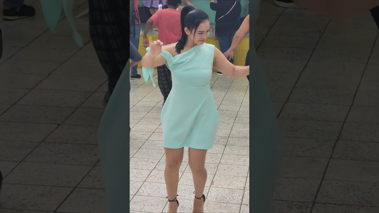 vanessa #wachandoelsalvador #Cachiporristas  #baile #cumbia #tendencias #ElSalvador