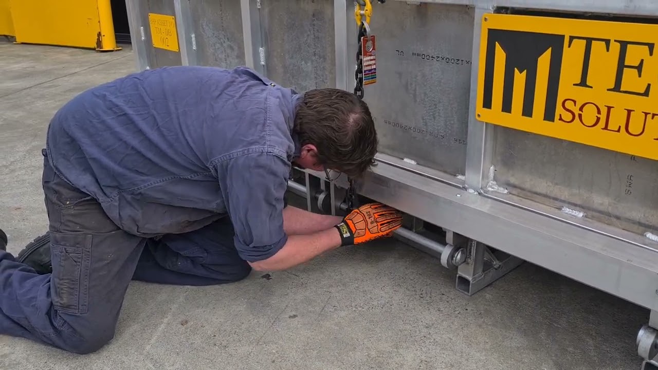 Techmine Drop Bottom Bin (Instructions on closing to drop bottom)