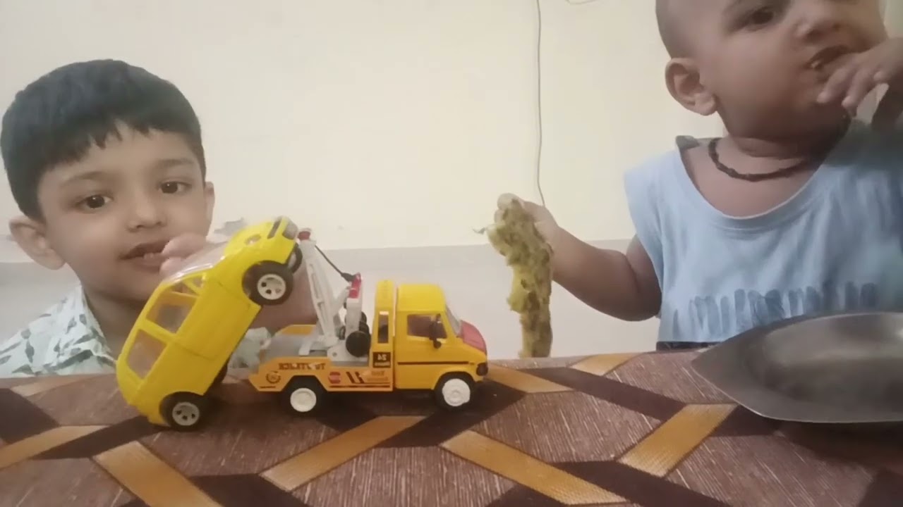 Bacho ki masti, methi k paratha 