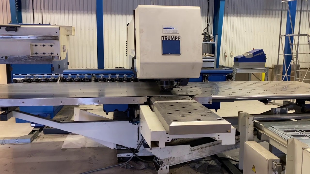 Köp CNC styrd Stans Nibblingsmaskin Trumpf Trumatic 500fmc 1300 Trumalift Sheetmaster på Klaravik
