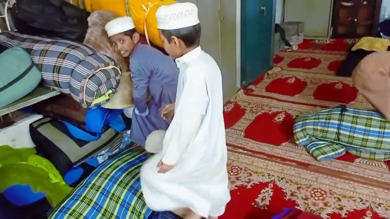 মাদ্রাসা ছাত্ররা কিভাবে রাতে যাপন করে না দেখলে বুঝতে পারবেন না। 