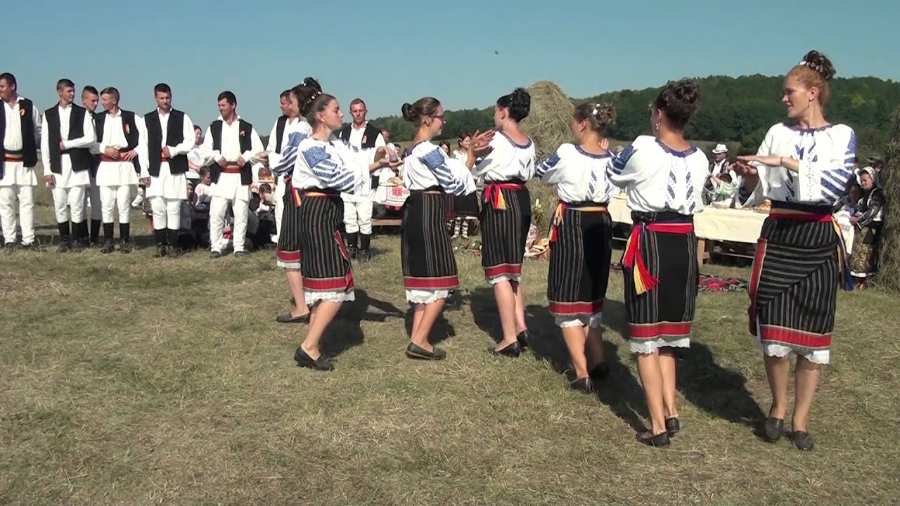 Ansamblul de Dansuri Stejarelul Tudora Botosani - Dansuri fete
