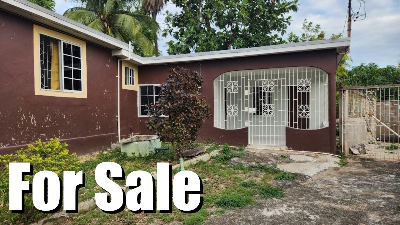 4 Bedrooms 2 Bathrooms House For Sale at Oliver Place, May Pen, Clarendon, Jamaica