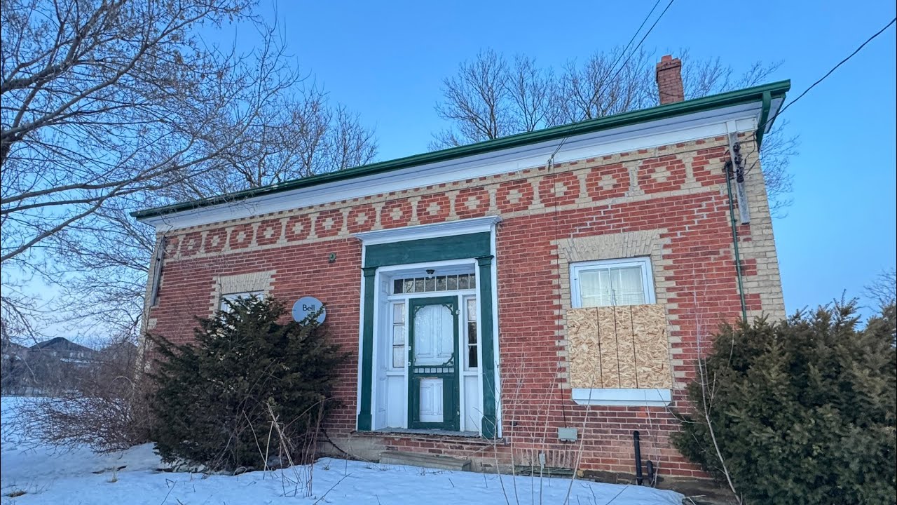 ABANDONED Red Brick Revival Style Home Left to Decay - XPLORER 183 