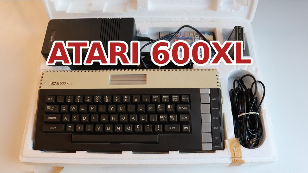 ATARI 600XL computer with 6502C 8-bit CPU from 1983