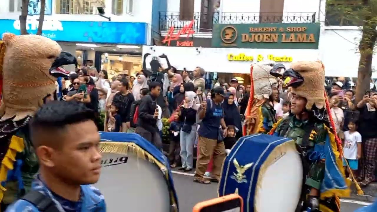 Kirab Drumband AAU di Jalan Malioboro dalam rangka HAKORDIA