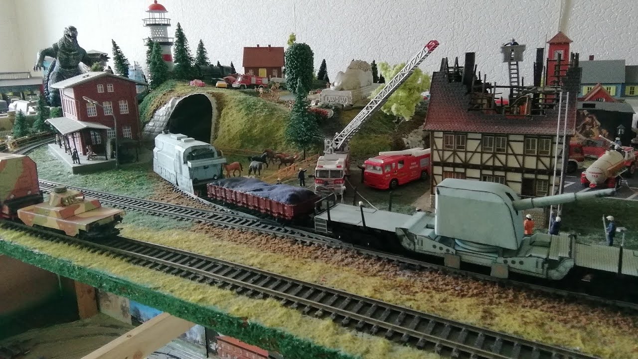 Prezentacja Lokomotywy :Parow&oacute;z Pancerny BR93 bateria kolejowa Gneisenau /wydawnictwa BESTR 1:87 H0
