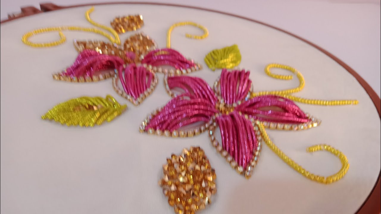 الورقة والوردة ڨونفلي بالكنتيل والكافيار ❤️.. Indian hand embroidery by beads