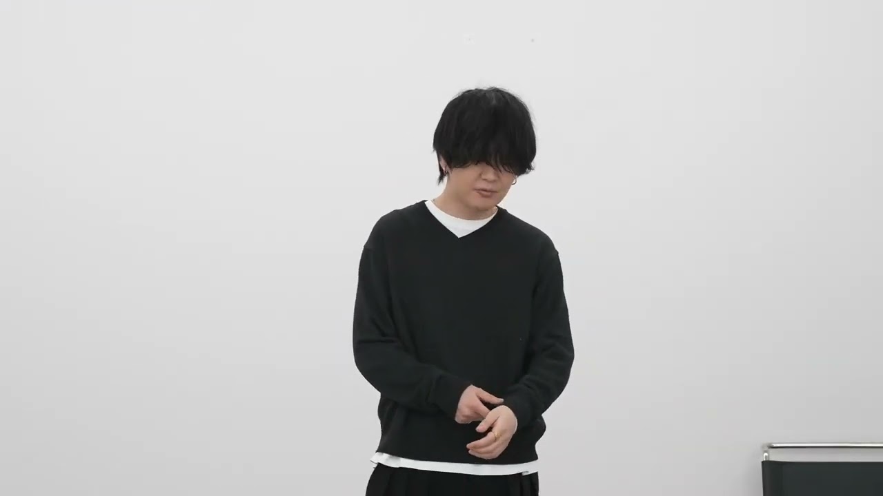WYMのロンTとシルクVネックニットの相性良すぎて    白レイヤードに向け去年着丈アップデートしたの知らない人多そうだなぁって動画🥰🥰🥰