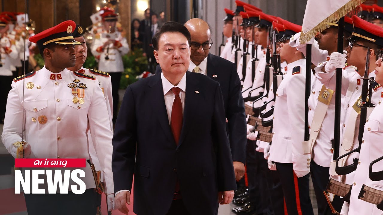 Yoon lands in Singapore for state visit with economic cooperation in mind