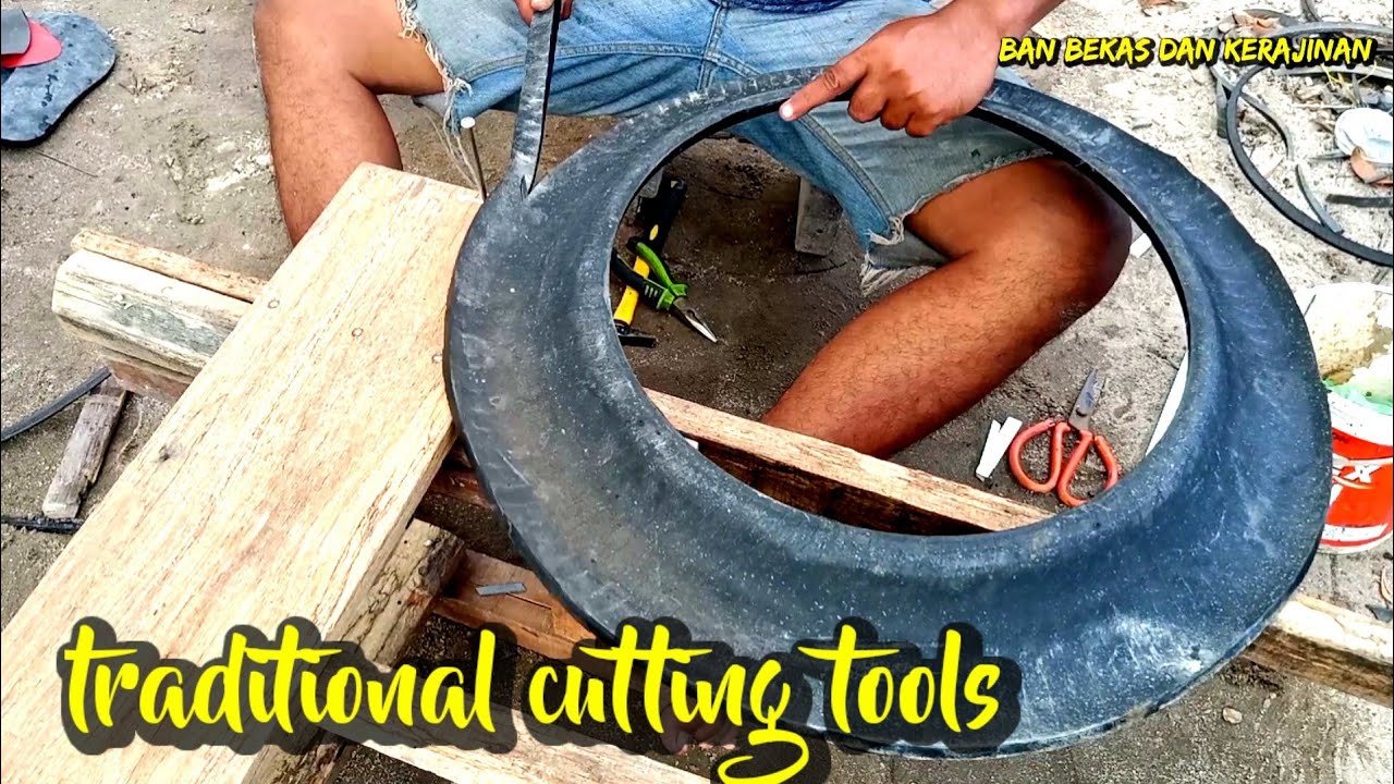 alat potong ban dengan sendok makan (cut tool tire with a tablespoon)