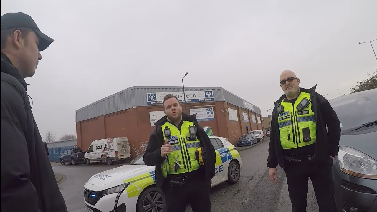 HARD MEN FROM HUMBER CAST STONE BRICK IT 🧱 & CALL THE COPS 🤣🚨👮⛔