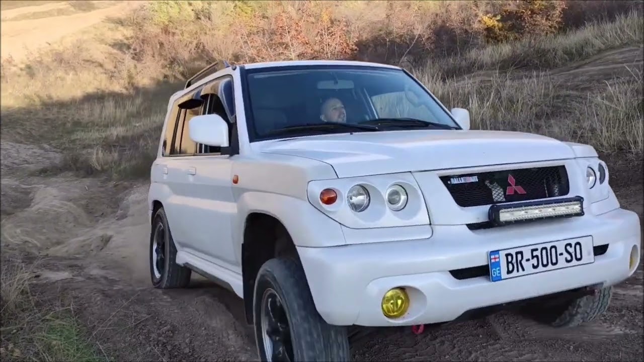 Mitsubishi pajero io vs diagonal