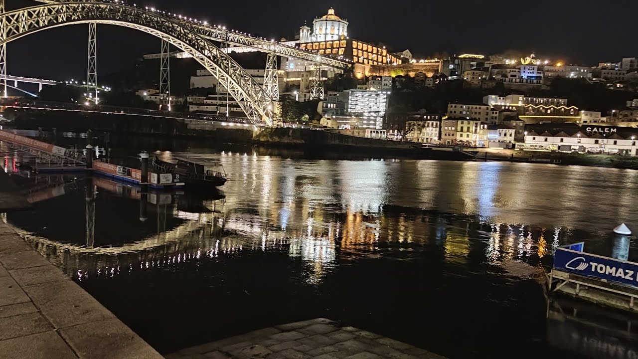 Passeio a noite na cidade do Porto. 