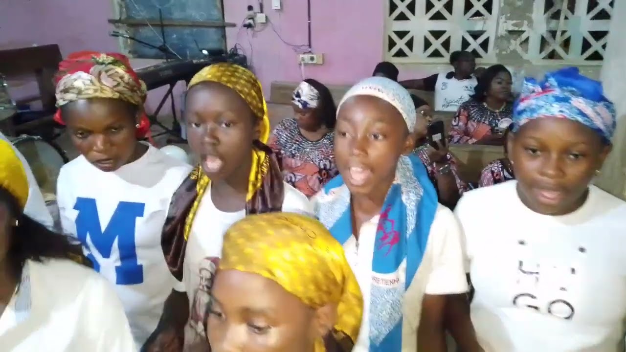 CULTE D' ACTION DE GRÂCE DE LA FAMILLE CHOJEC  POOL DE MATADI  CHOJEC FEMME BELVÉDÈRE 