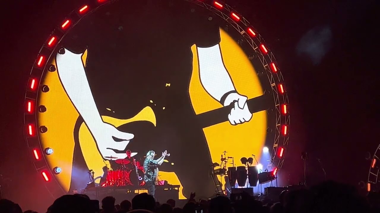 The Offspring - Noodles Covers, In The Hall of the Mountain King & Blitzkreig Bop (Toronto 2022)