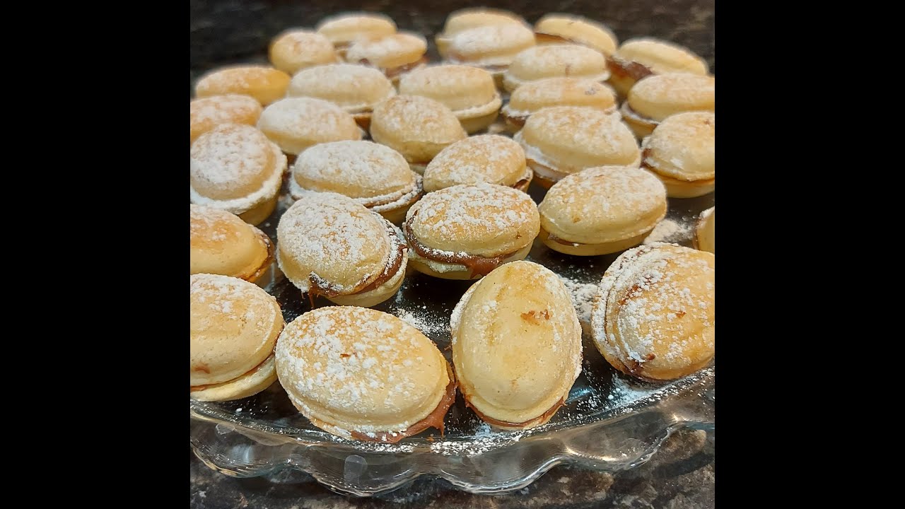 Nuci umplute cu cremă de ciocolată