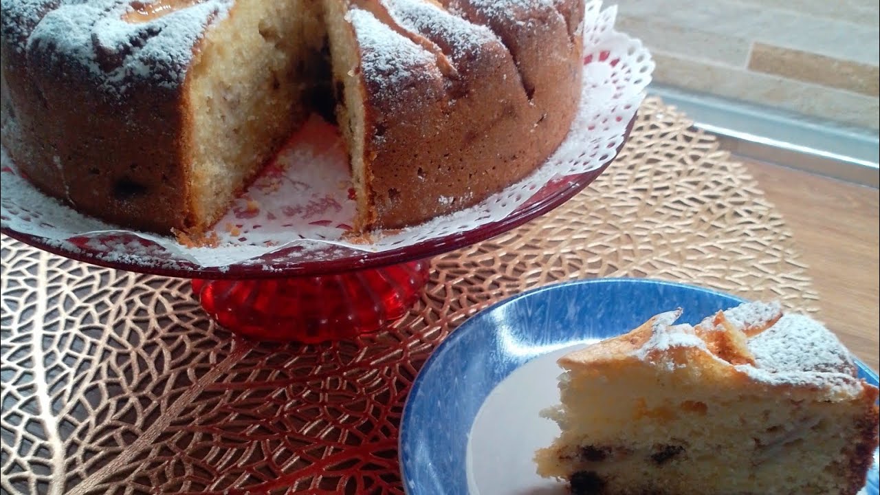 Torta di mele con uvetta e cannella