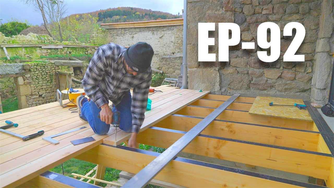 On attaque le plancher de la terrasse en Douglas ! | EP92