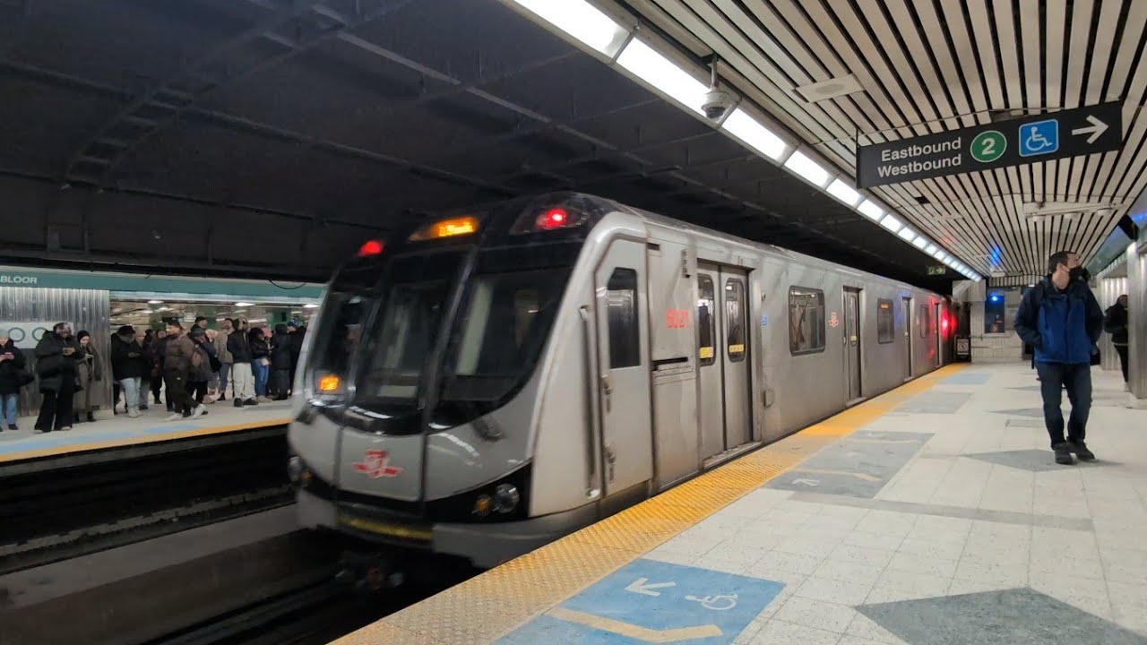 Commuting Through the Heart of Toronto | TTC Line 1 & 2 (Union to Bathurst)