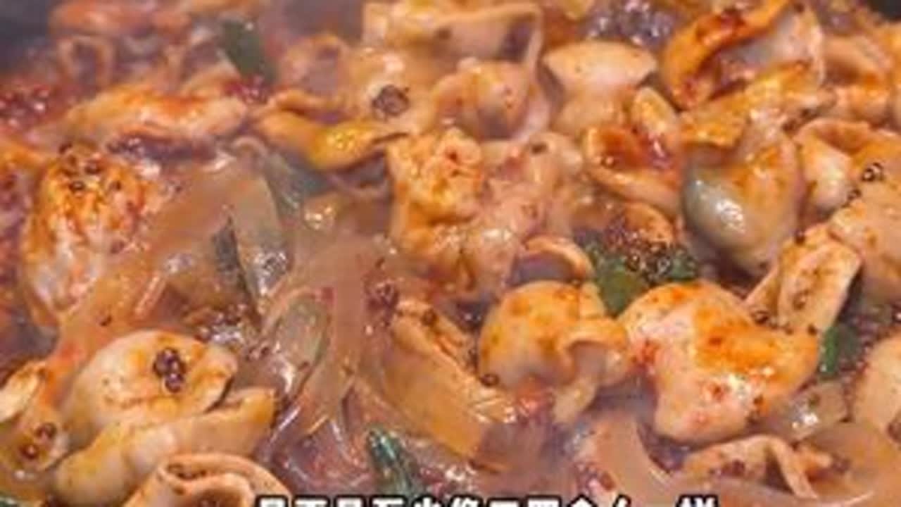 韩国寒冬的路边摊炒猪肠 还以为是麻椒居然是苏子粉 #韩国美食 #中韩家庭 #美食vlog