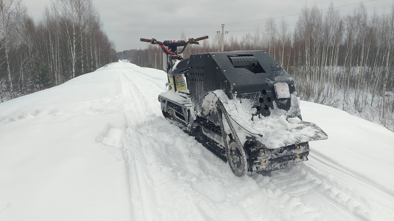 Газанул на снегоходе ларвен))) 