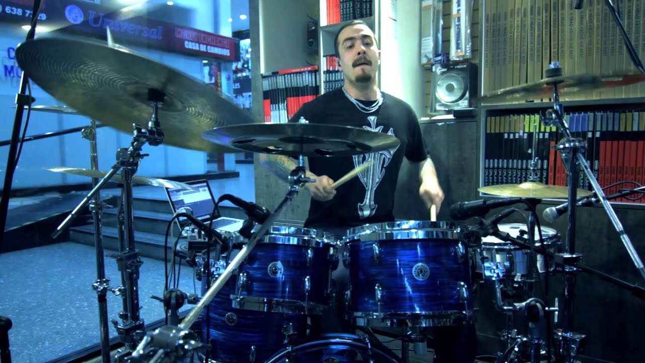 Cristobal Orozco testeando Gretsch Brooklyn en Drumdealer Chile