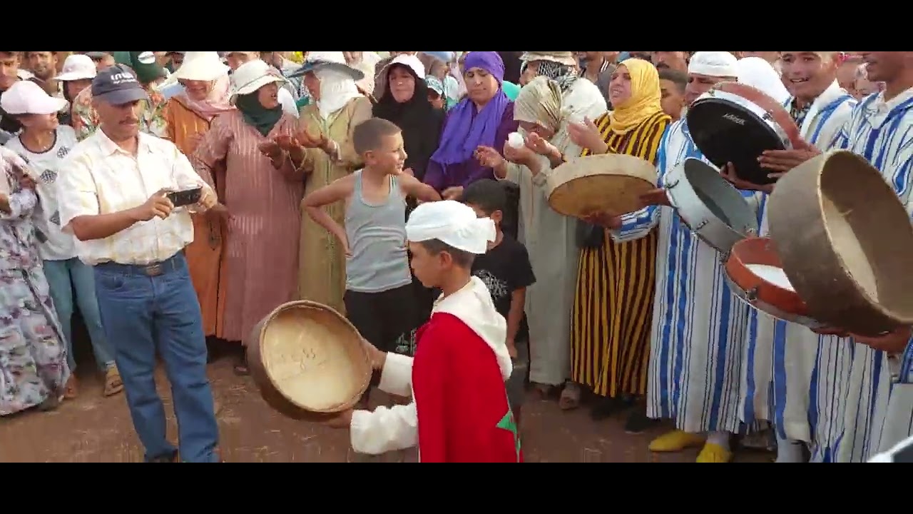 جمهور غفير تابع مهرجان المعازيز