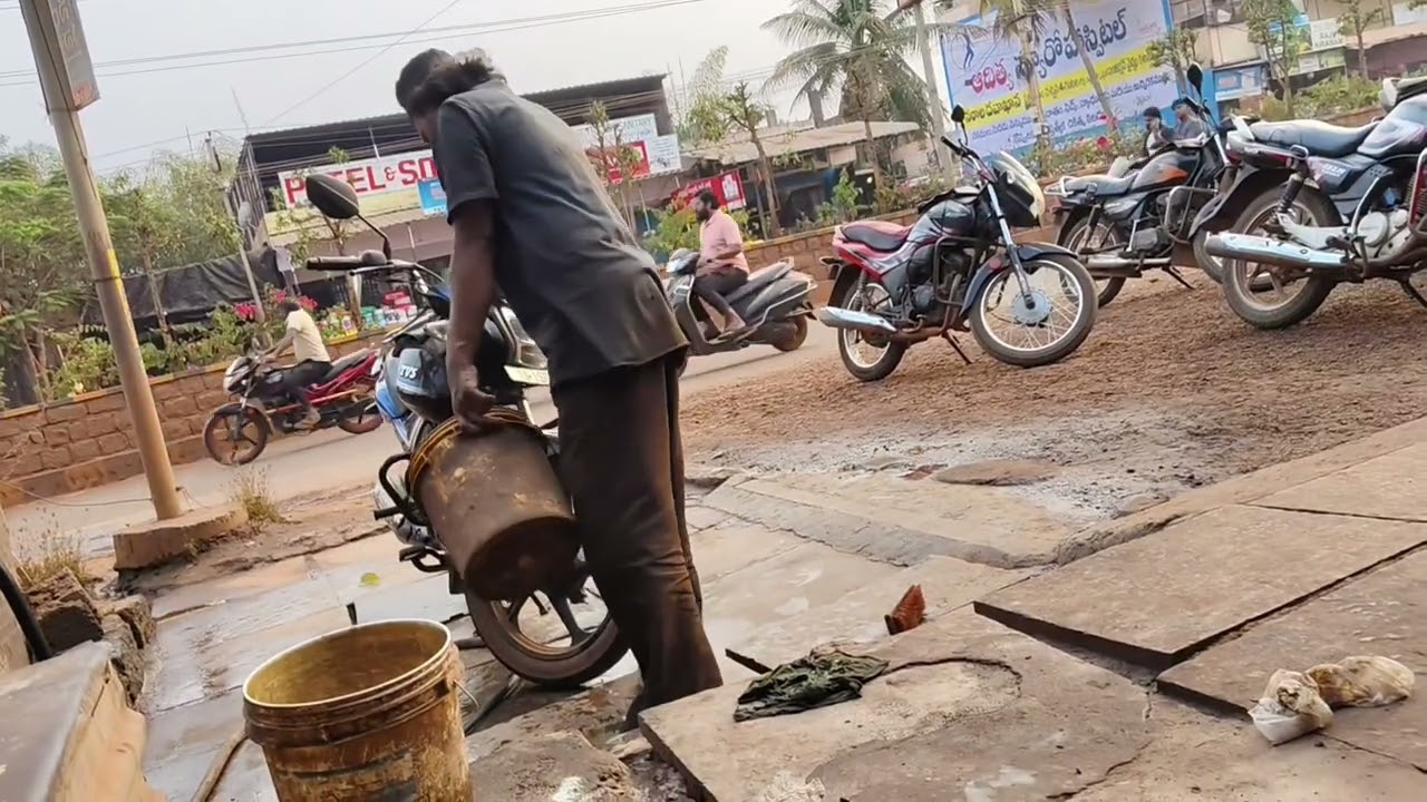 Kya hogaya meri bike ko 😕