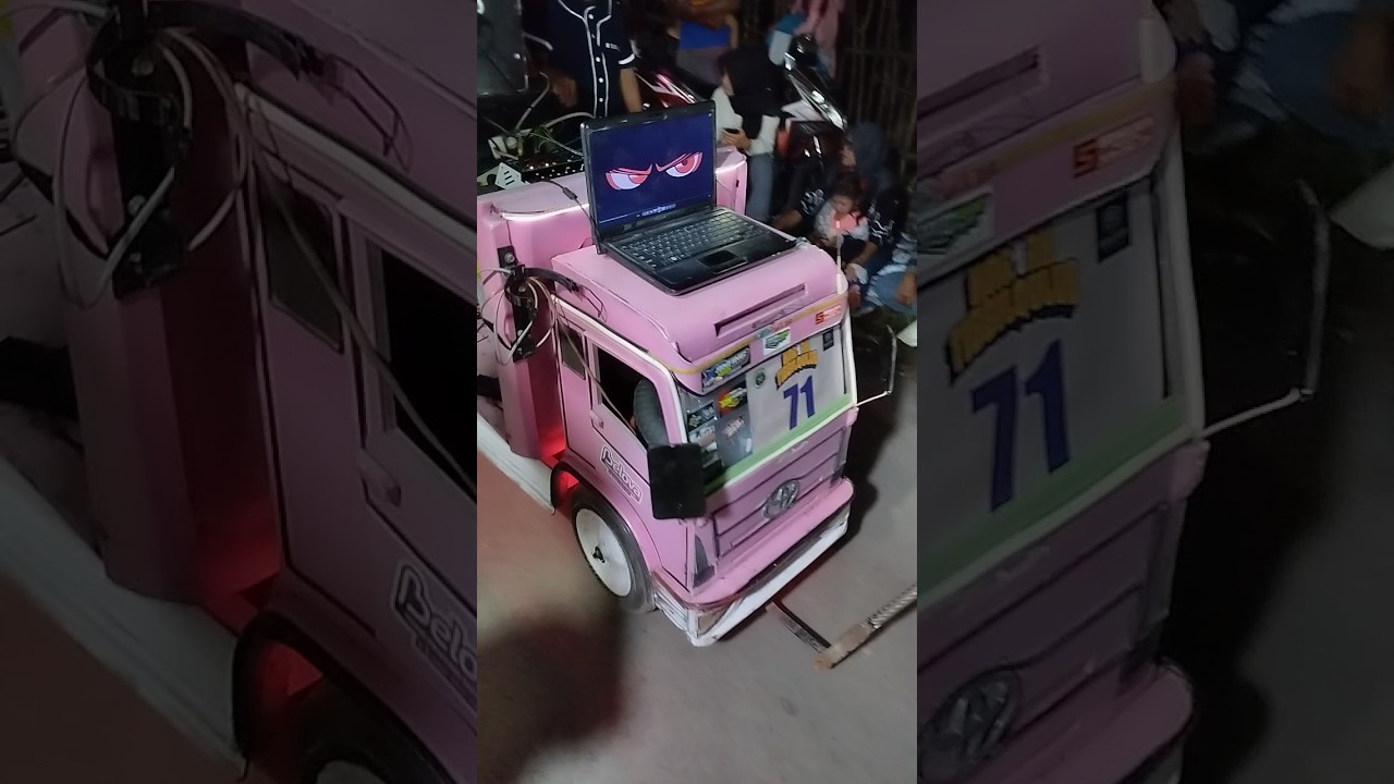miniatur truk geret soundsystem pink