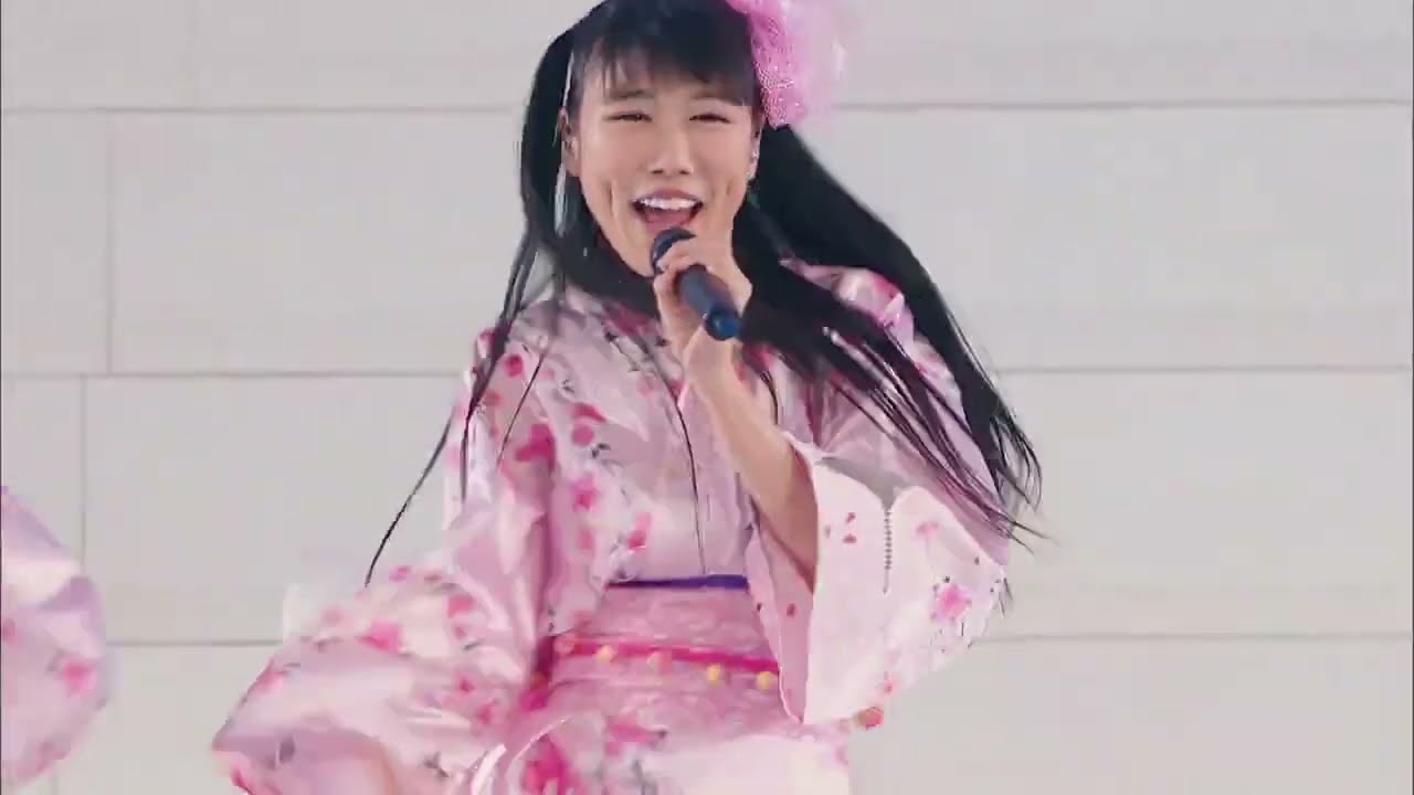 Momoiro Clover Z - Mirai e Susume