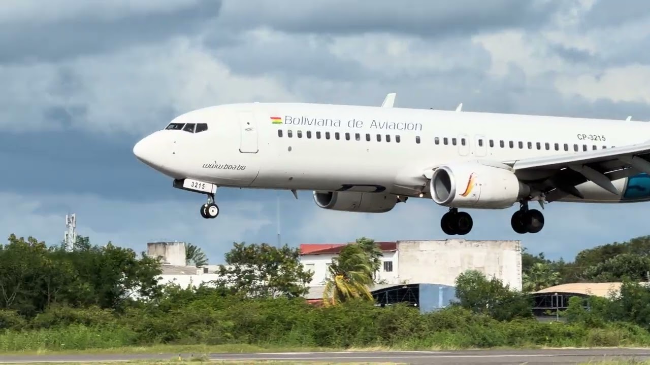 Aterrizaje B737-800 de Boliviana de Aviación RW32