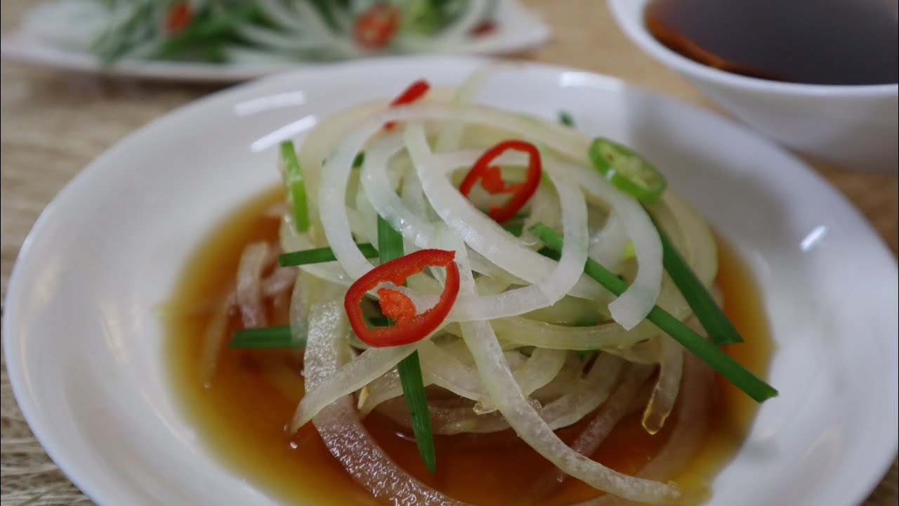 หัวหอมหั่นในน้ำซอส (เครื่องเคียงแบบเกาหลีทานคู่กับเนื้อย่าง)