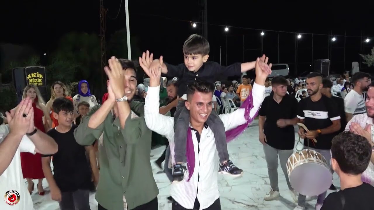Foto Ferdi Kamera Kumlu kır bahçesi Ahmet Diker in söylediği harika arapça müzikle oynadılar