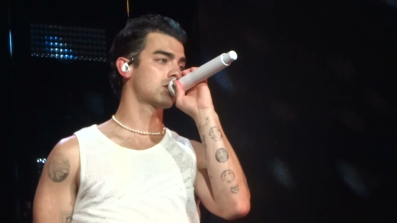 Jonas Brothers - Leave Before You Love Me - October 10, 2021