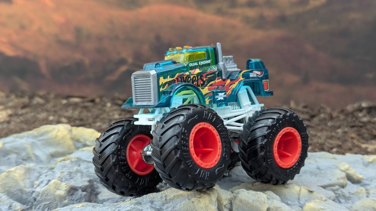 Hot Wheels 1:64 Dual Engine Destroyer Monster Truck 