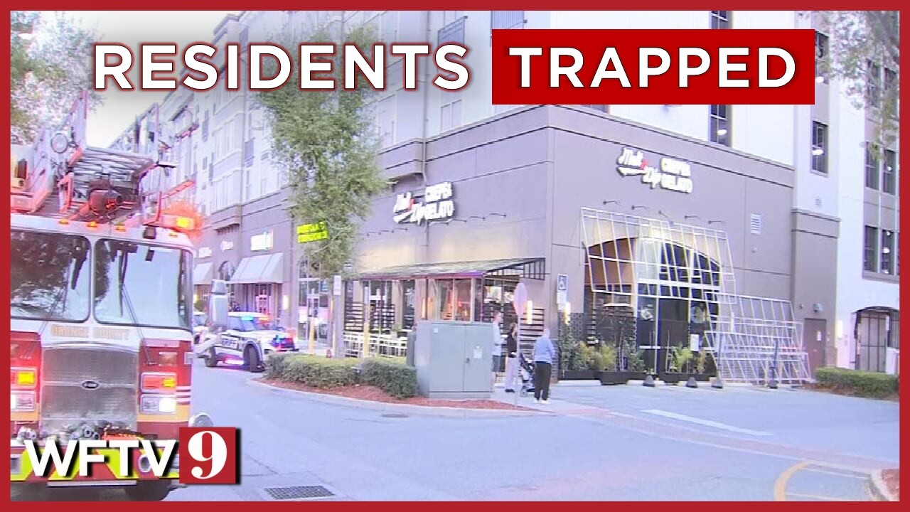 Экстренная эвакуация жильцов многоквартирного дома во Флориде: жители оказались заблокированы в к...