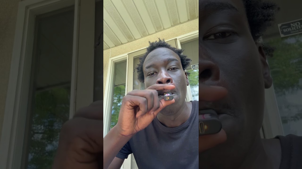 Strawberry Cough Muha Med 2 G Disposable #muhamed #cart #high #vlog #drugstore