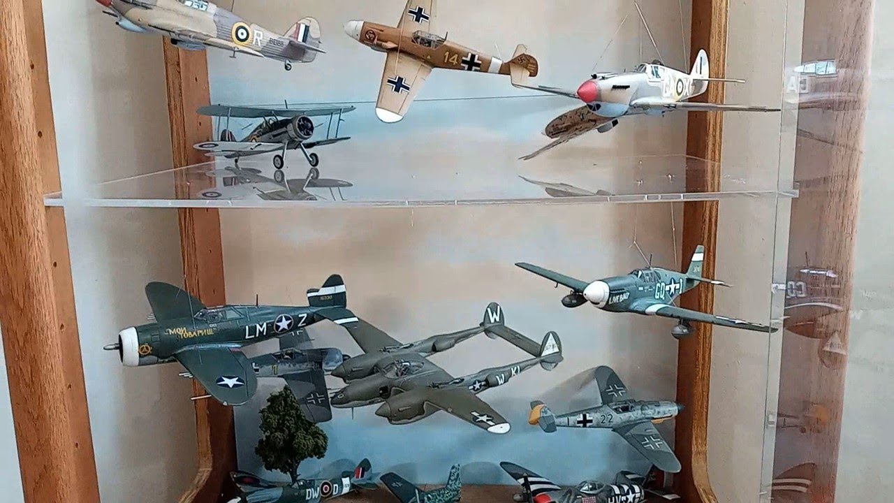 Displaying model aircraft
