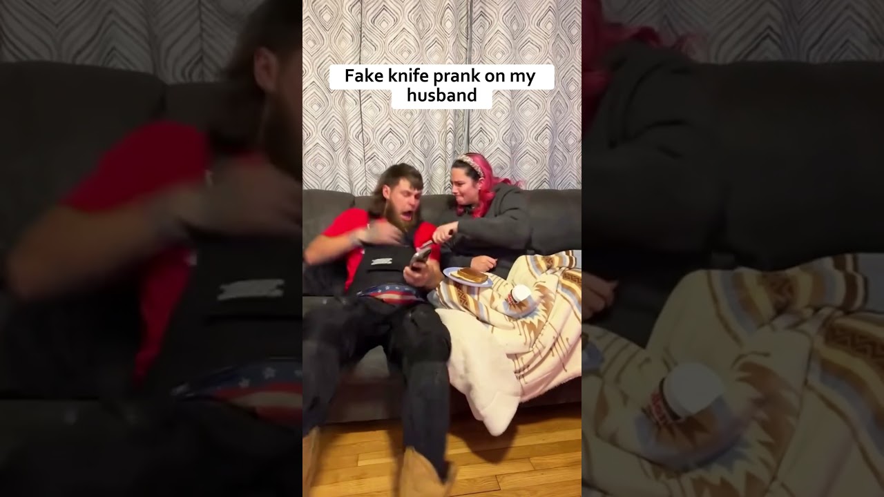 Fake knife pranks😂#prank #funny #for #fyp #funnyvideo #animal #animalsoftiktok #usa #pets