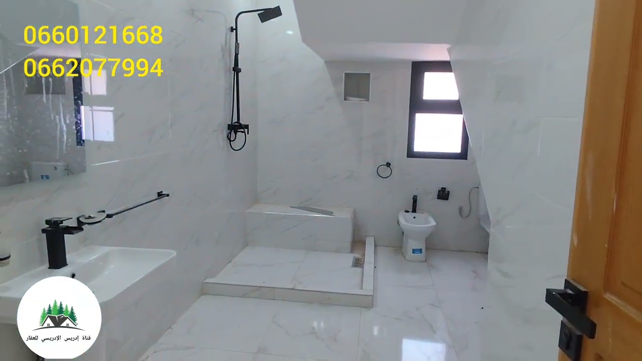 كاين فيرمة بجانب بوزنيقة مساحتها هكتارفيها فيلا كبيرة فيها 500شجرة الفواكه جوج بيار فيها هونكار شاطو